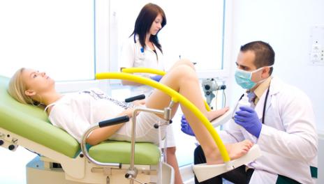 Tepada sexy qizlar Curvy ayollar eshakda becerdin olish