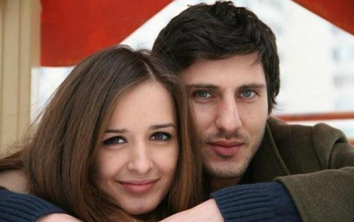 Sperma bilan qoplangan jinsiy olatni boshining fotosurati