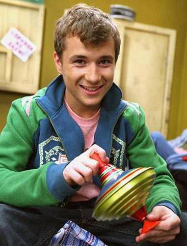 Orgazm paytida siyishni aks ettiruvchi ruscha jinsiy porno