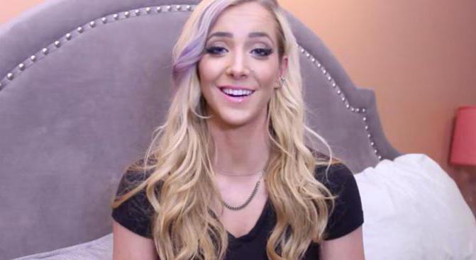 Onlayn külot ustida kontur Sveta Bukina bilan qattiq jinsiy aloqa