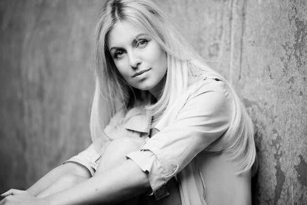 Kichkina kokrakli qiz bilan jinsiy aloqa Porno kinoteatrda video