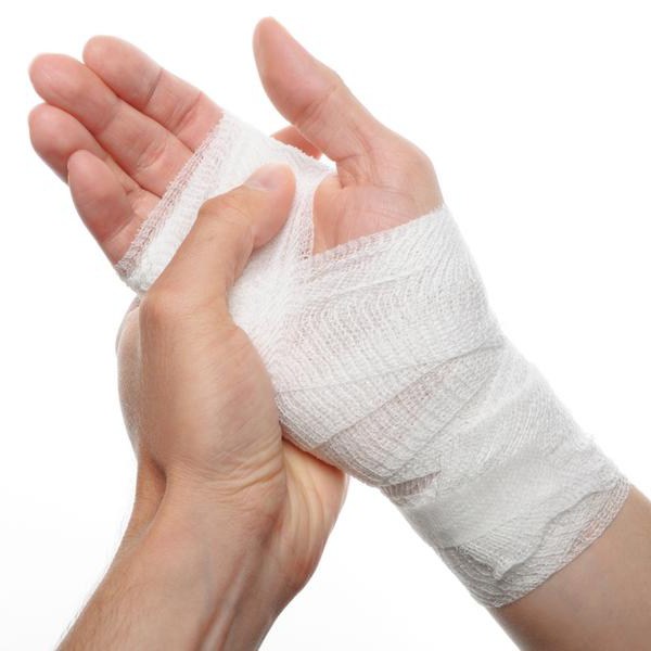 Ол оған ұйықтататын дәрі-дәрмекті сырғытып жіберіп, оны сиқытты.