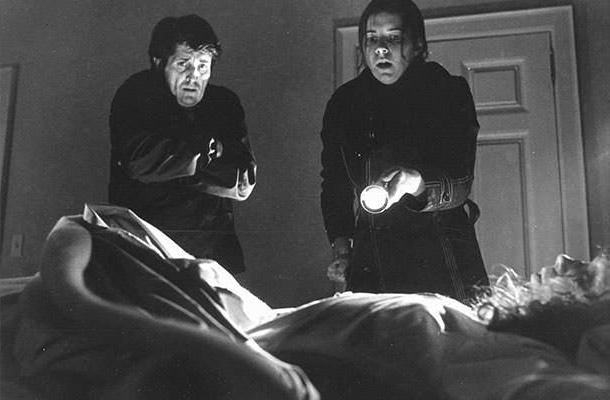 Еркек пенисасының порносы жақыннан және ішінен Жалаңаш икемді әдемі қыздар